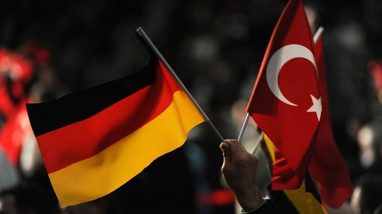 Almanya Uyardı! Türkiye’de Büyük Kriz Sinyali: Güven Eridi, Çöküş Başladı!