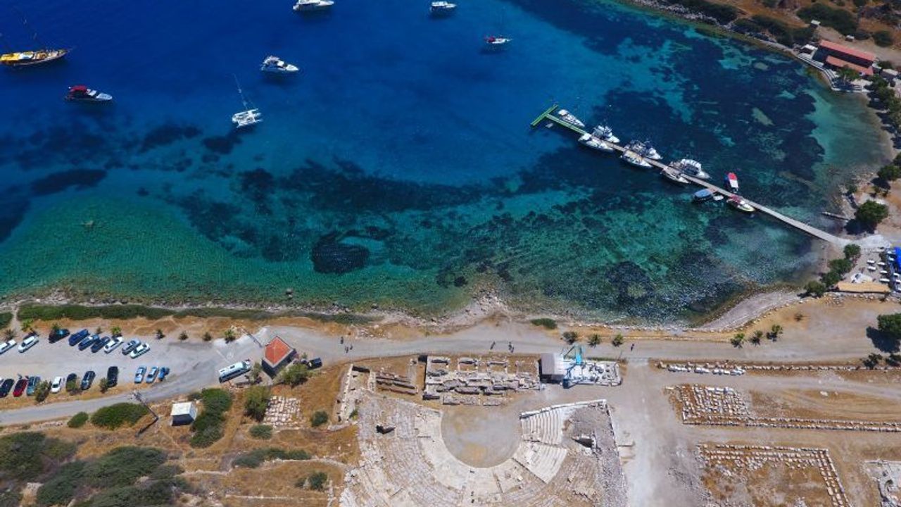  Ege’nin Ucundaki Gizemli Kent: Taşlarla Yazılan Tarih, Dalgalarla Buluşan Doğa
