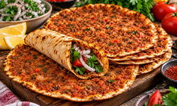 Hamur Yoğurmadan Evde Lahmacun Yapın! Hazır Lavaşla Çıtır Çıtır Oluyor