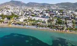 Bodrum'un Gözde Sahili Tatilcileri Büyülüyor! Gündüz Deniz, Gece Eğlence