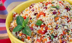 Yoğurtlu Kuskus Salatası Sofraların Yıldızı Olacak! Bir Kez Deneyen Tarifini Soruyor