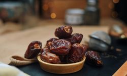 Hurmayı Böyle Tüketenler Dikkat! Üzerine Birkaç Damla Limon Sıkınca Ne Oluyor?