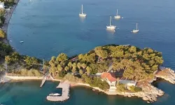 İzmir'in Saklı Cenneti Manal Koyu! Berrak Denizi ve Eşsiz Doğasıyla Büyülüyor