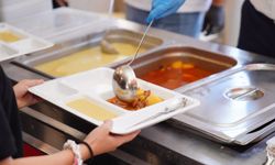 Balıkesir’de Öğrencilere 50 TL’ye 3 Çeşit Yemek