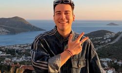 Enes Batur'un Plaketini Bulana Vereceği İddia Edilen Ödül Dudak Uçuklattı!