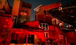 Balıkesir’de Fırın Yandı, Alevler İki Binanın Çatısına Sıçradı