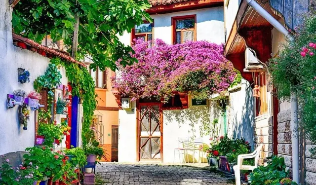 Bursa'nın Saklı Cenneti Tirilye: Tarihi Sokakları ve Eşsiz Manzarasıyla Büyülüyor!