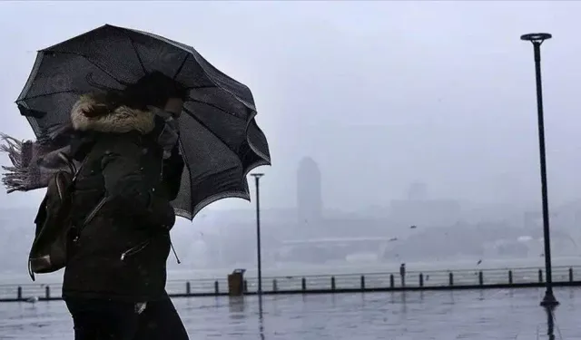 Meteoroloji ve AKOM'dan Kritik Uyarı: İstanbul ve 10 İl Sağanak ve Fırtına Altında!