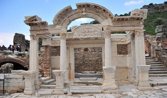 Efes’ten Bile Büyük Antik Kent
