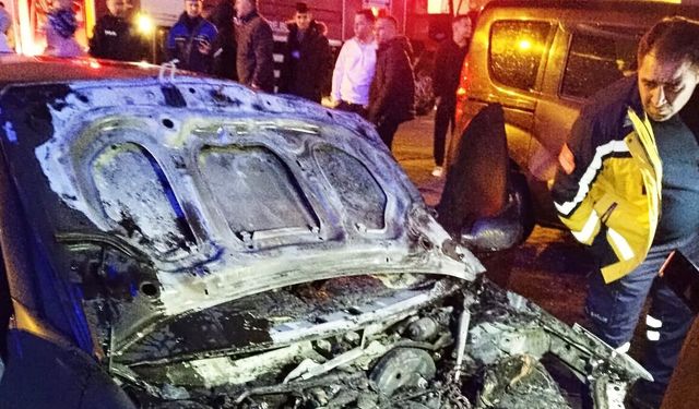 PARK HALİNDEKİ OTOMOBİL ALEV ALDI