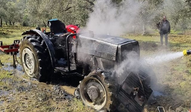 Edremit’te Zeytinlikte Traktör Alev Aldı