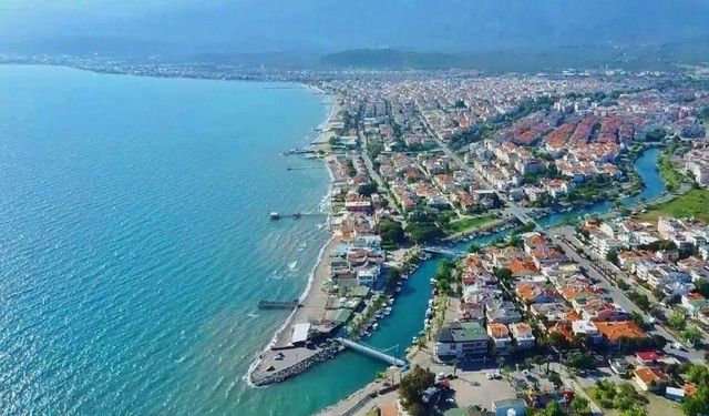Kaz Dağları’nın Gölgesinde Huzurun Adresi: Akçay Doğası ve Sahiliyle Büyülüyor