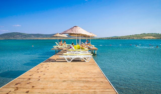 Cunda’nın Saklı Cenneti Patriça Koyu: Doğal Havuz Gibi Deniziyle Büyülüyor
