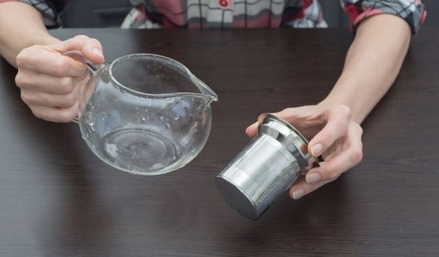 Çaydanlık Nasıl Temizlenir? Kireç ve Kir İçin Evde Uygulanabilecek Pratik Yöntemler