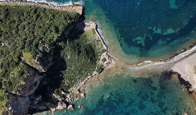 Seferihisar’da Deniz İçinden Ulaşılan Gizemli Ada: Doğa ve Macera Bir Arada