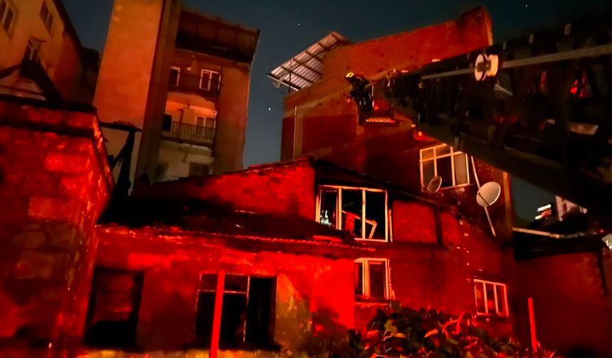 Balıkesir’de Fırın Yandı, Alevler İki Binanın Çatısına Sıçradı