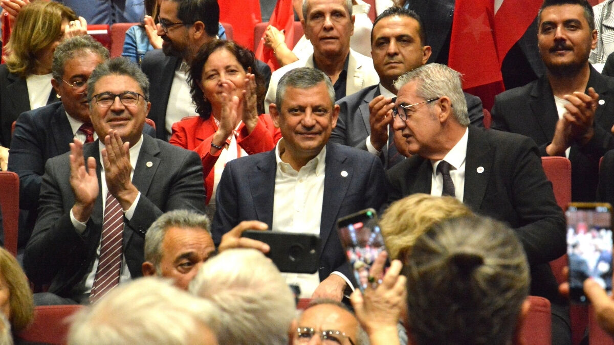Özgür Özel (2)