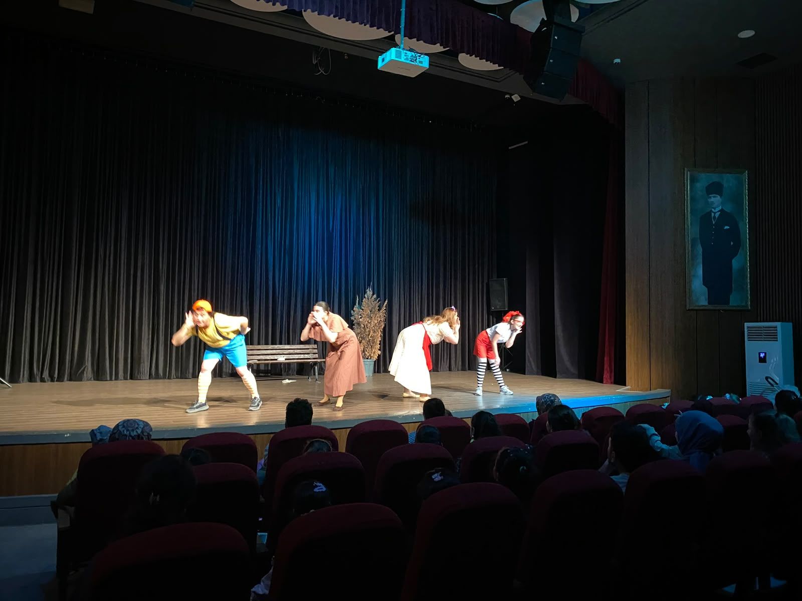Balikesir Büyüksehir Belediyesi Sehir Tiyatrosu Ilk Ayinda S-1