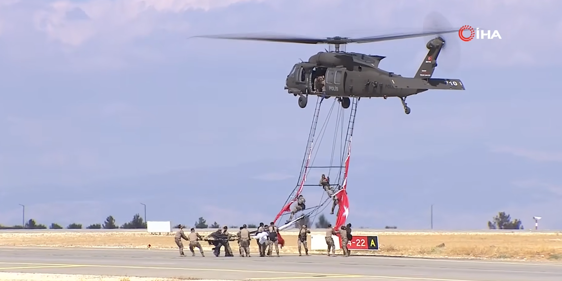 Teknofest’te T 70 Helikopterli Türk Bayrağı Şovu (4)