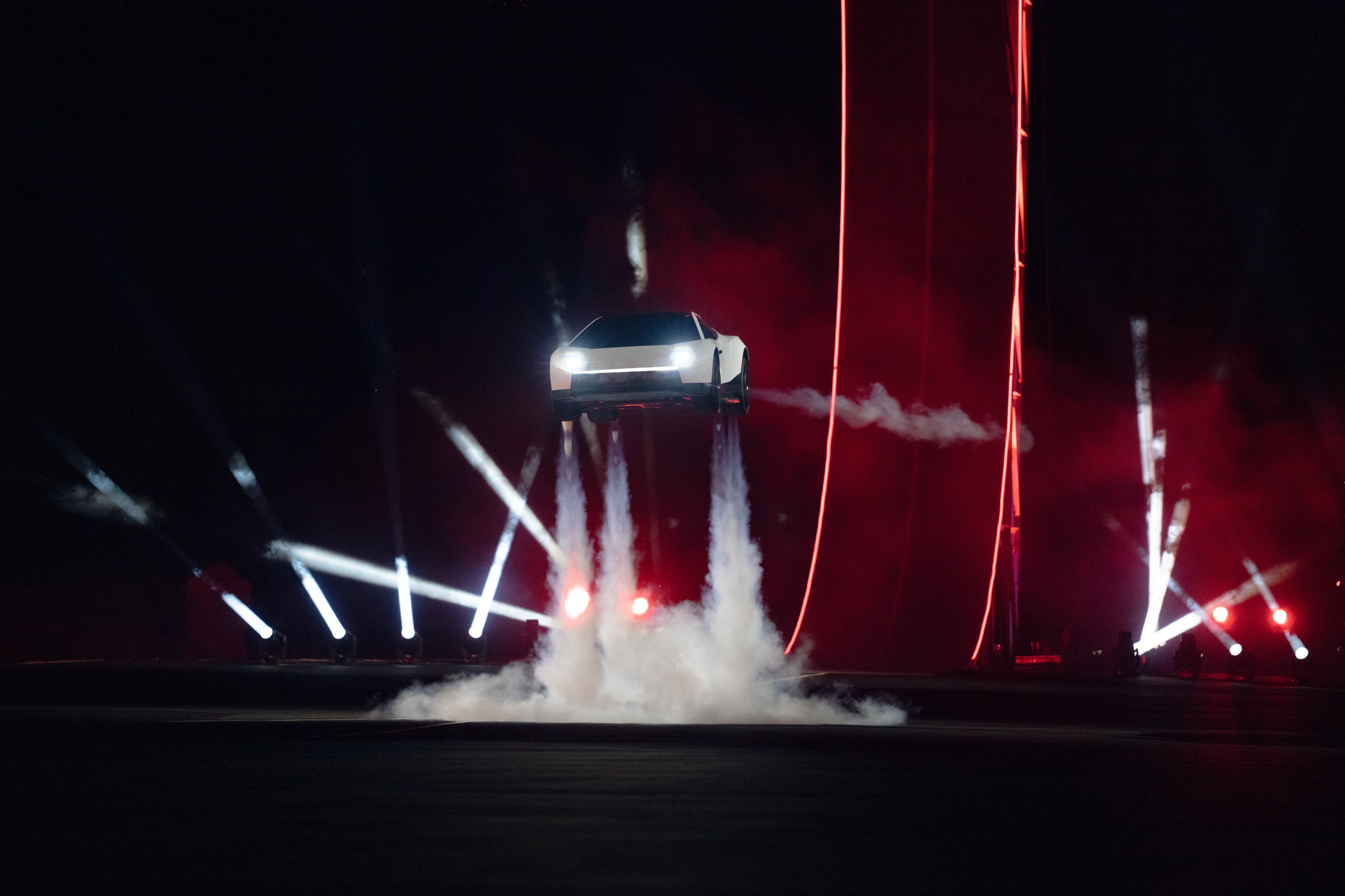 Tesla Uçan Araba (6)